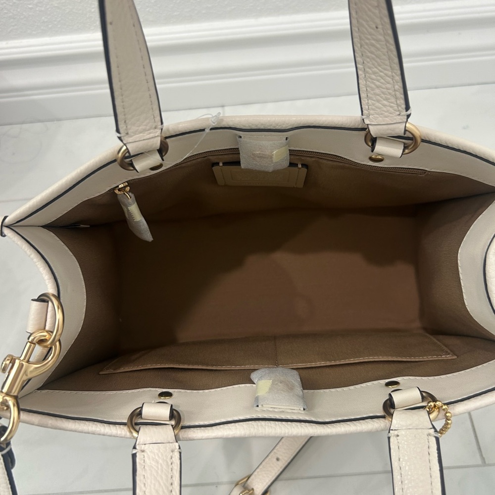 NWT Coach Dempsey Carryall Leather 2 Way Bag in Chalk - Picture 9 of 12